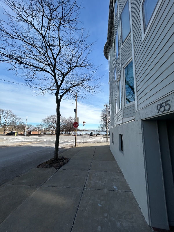 Building Photo - 955 E Broadway