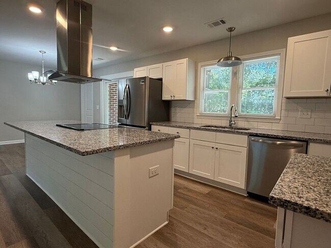 Building Photo - 3 Bedrooms, 2 Bathrooms - Home in North Rome!