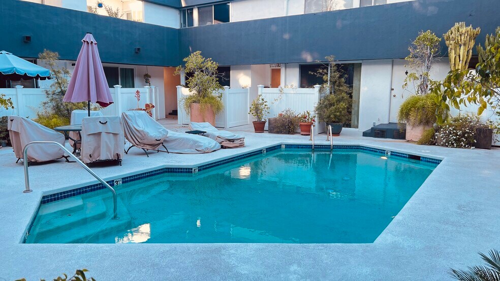 Building Photo - 17836 Magnolia Blvd