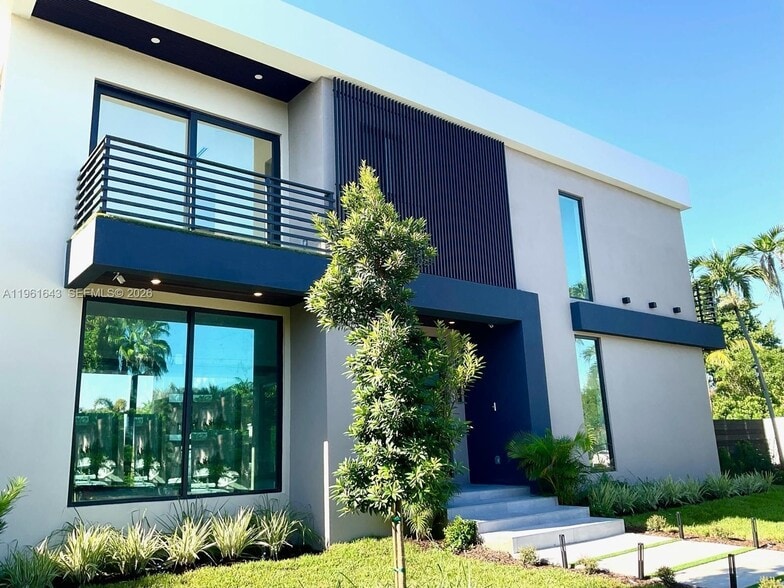 Building Photo - 1700 NE 18th St