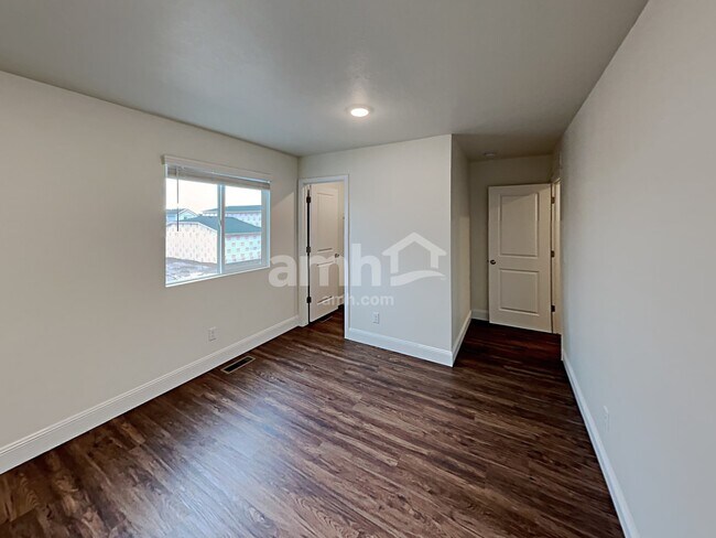 Building Photo - 2673 3340 South St