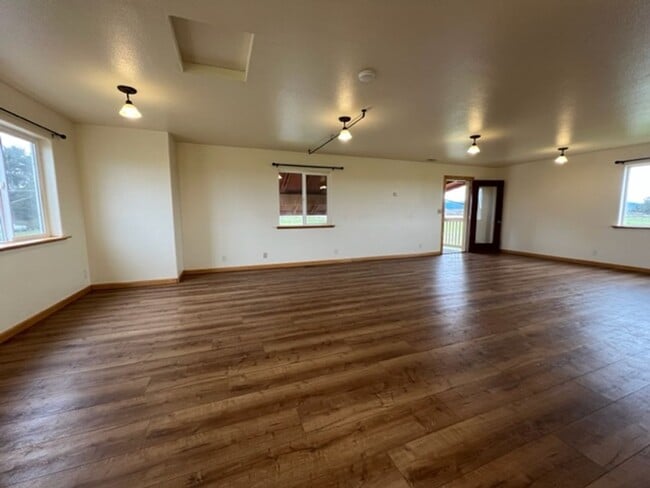 Building Photo - Marilann CT