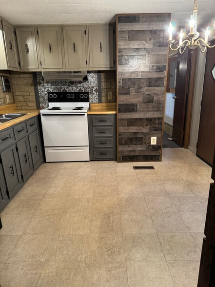 Building Photo - 655 Holbert Rd