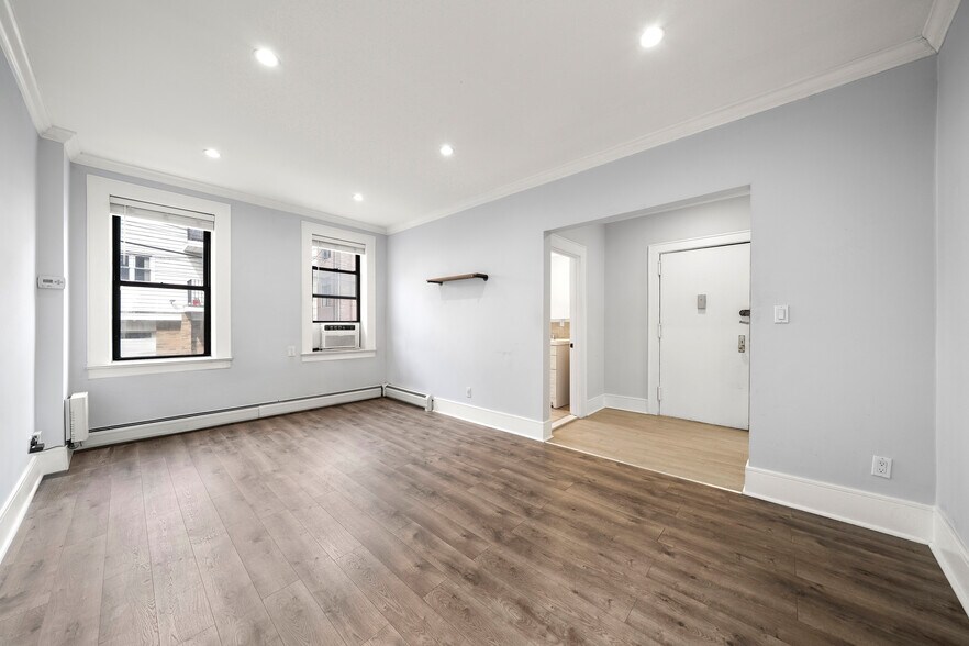 Building Photo - 553 Undercliff Ave