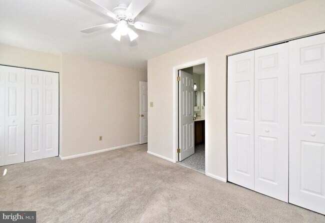 Building Photo - 2489 Hillendale Dr