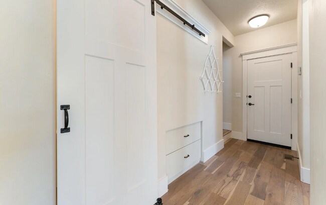 Building Photo - Beautiful 3 Bed 3 Bath home in the Heart of Eagle