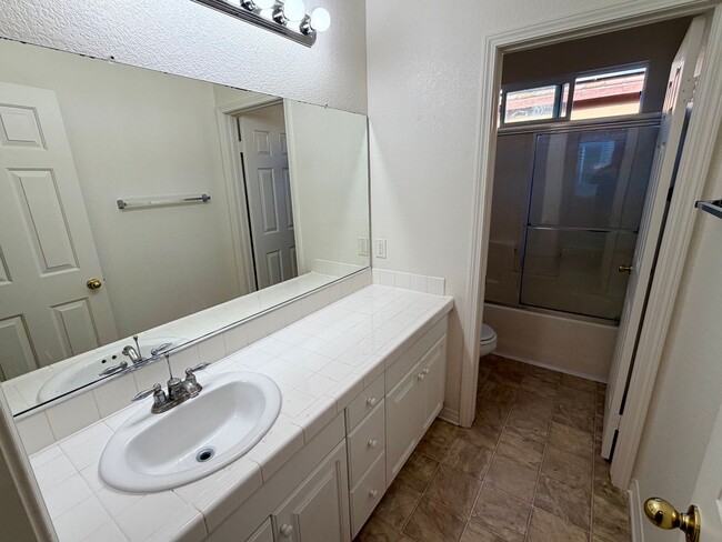 Building Photo - Beautiful 4bd 2.5ba  Murrieta Home with large yard!