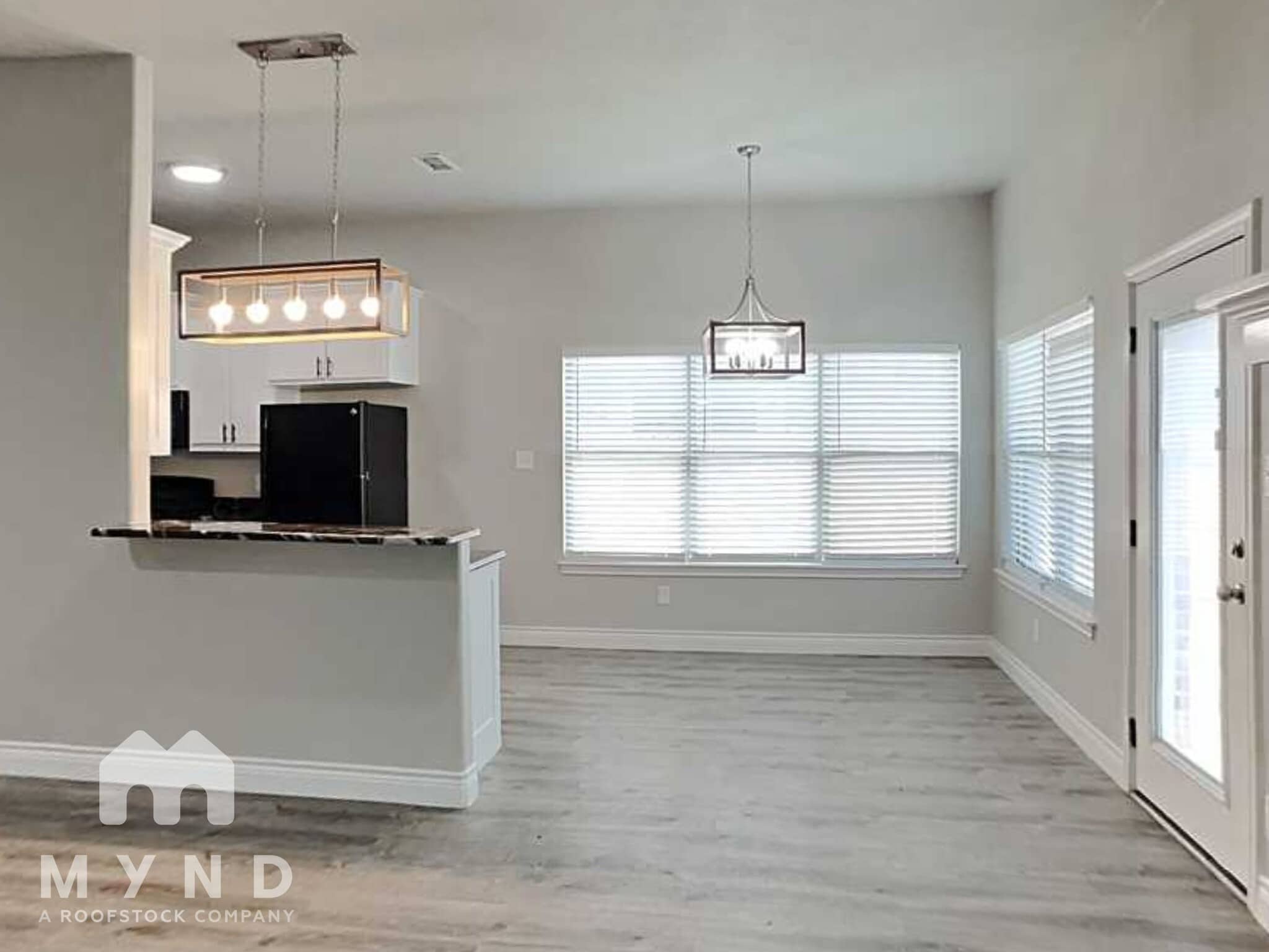 Building Photo - 375 E 9th St