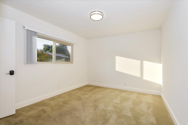 Building Photo - 249 Purple Glen Dr