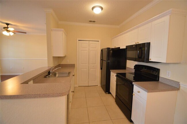 Building Photo - 852 Grand Regency Pointe