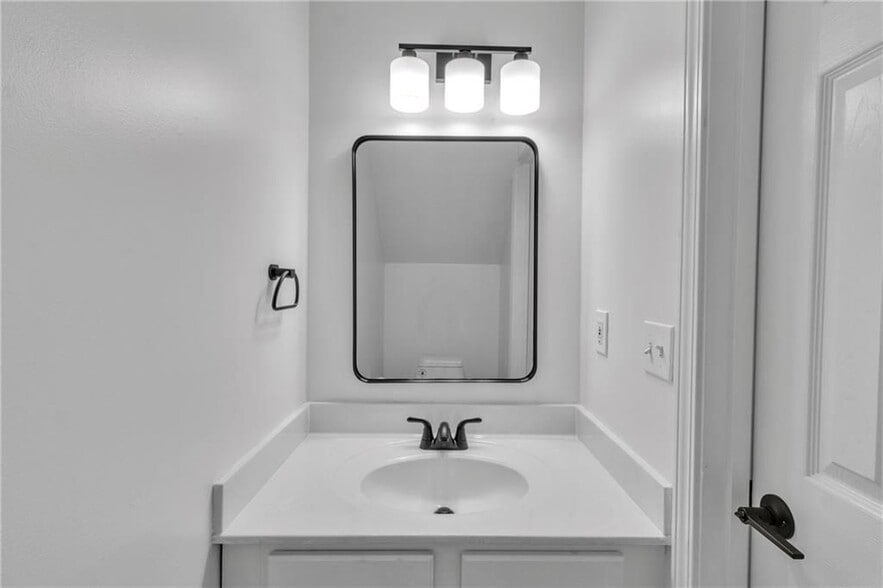 Building Photo - 9155 Nesbit Ferry Rd