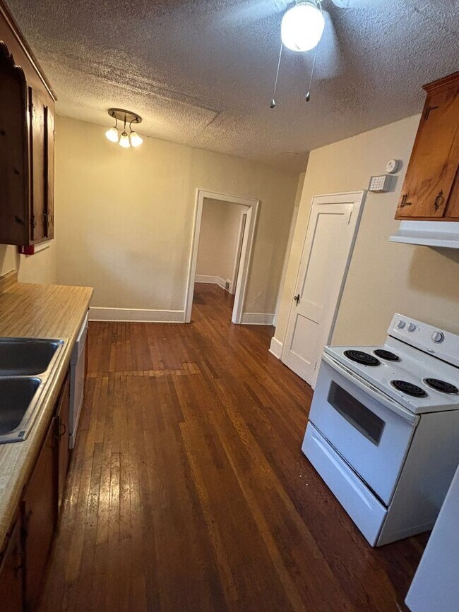 Building Photo - 3 Bed 2 Bath near 5 points