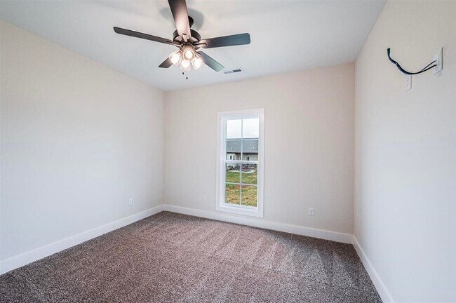 Building Photo - 2437 Topeka Rd