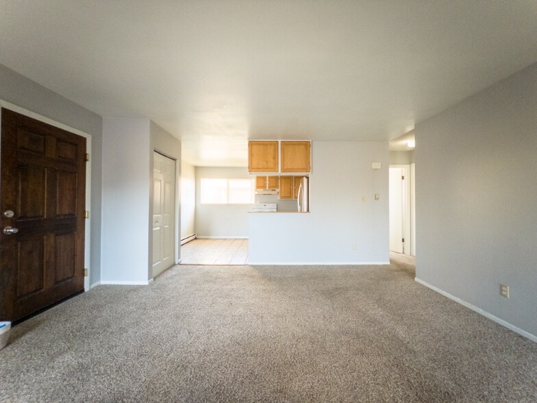 Building Photo - 2136 Friendship Pl