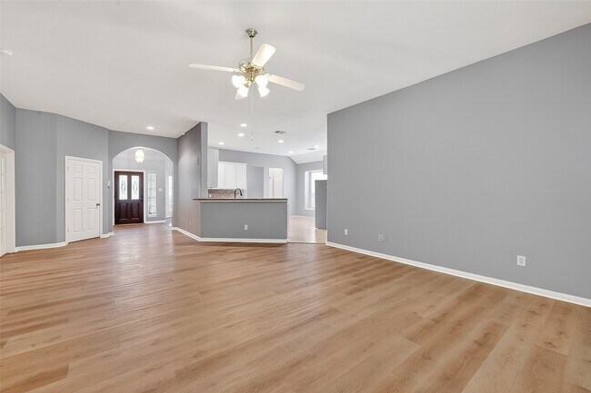 Building Photo - 23719 River Pl Dr