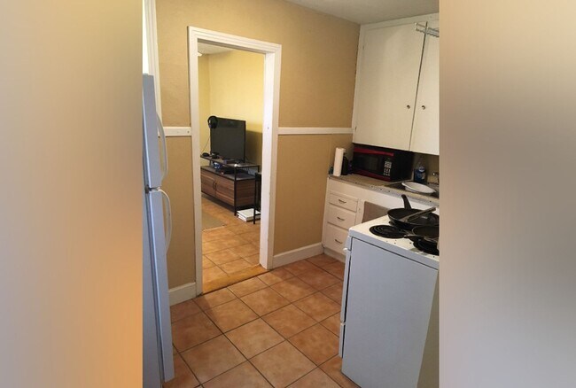 Building Photo - 2422 32nd St