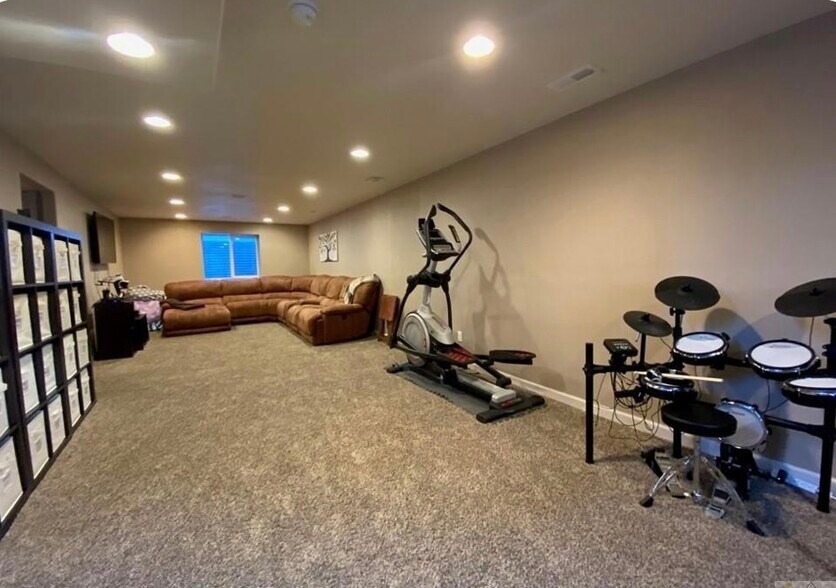 Building Photo - 4432 Lux Ave