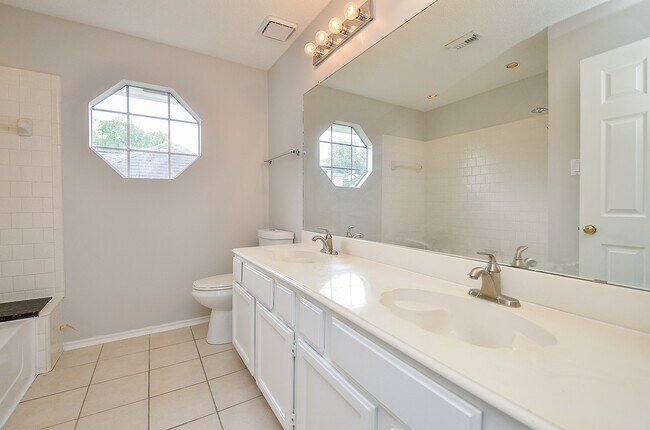 Building Photo - 1206 Green Knoll Dr