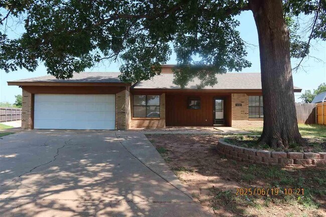 Primary Photo - 5030 Edgecliff Dr