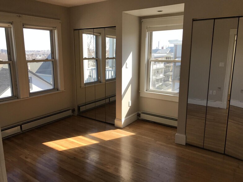 Building Photo - 95 Heath St