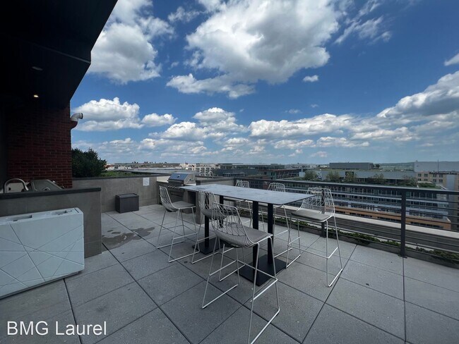 Building Photo - 1 br, 1 bath House - 1211 Van St SE (#302)