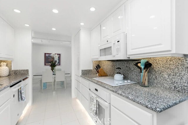 Building Photo - 601 Lido Park Dr