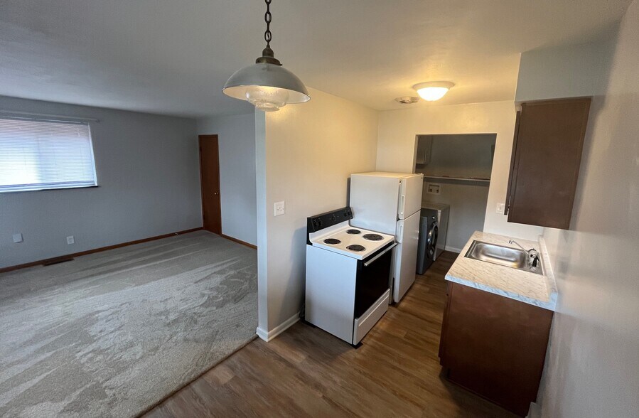 Building Photo - 2251 Candlewood Dr