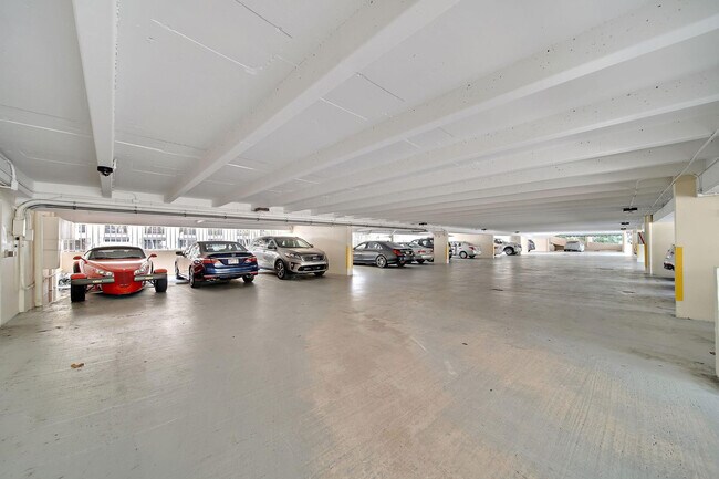 Building Photo - 3100 NE 49th St