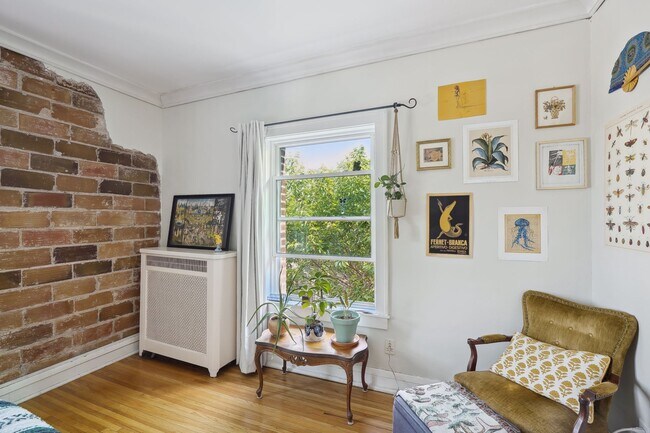 Building Photo - 2733 Girard Ave S