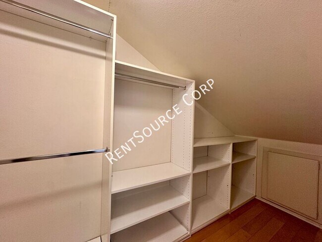 Building Photo - 25341 Irving Ln