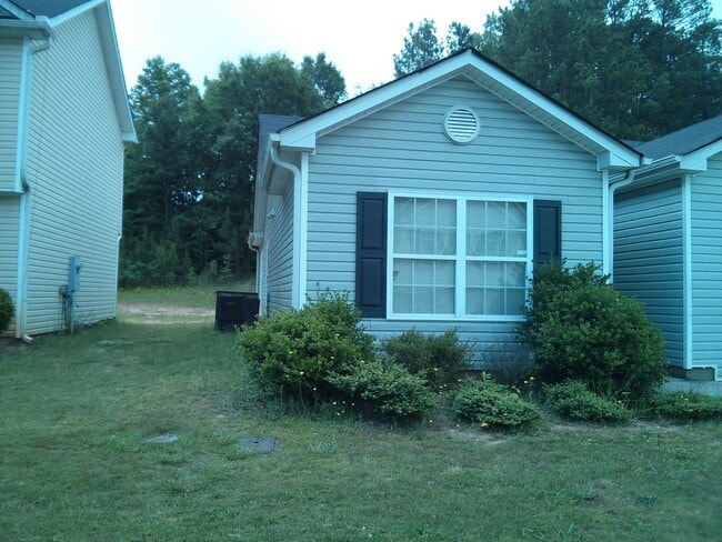 Building Photo - NOW ACCEPTING 3-BEDROOM HOUSING VOUCHERS.