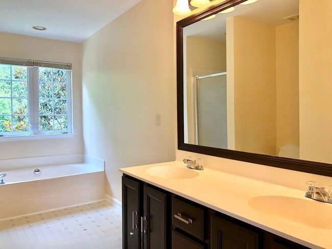 Building Photo - 3258 Nolen Ln