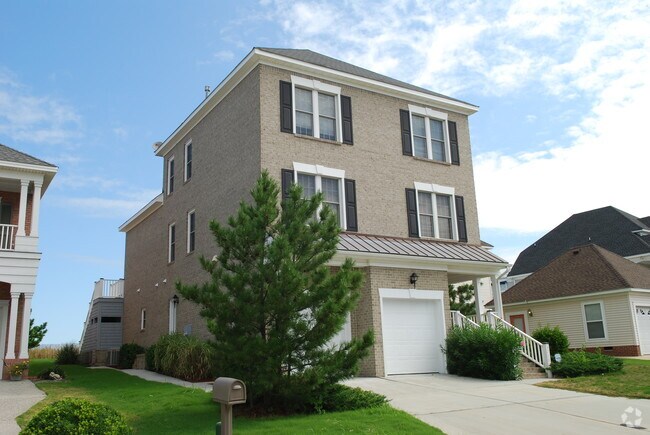 Building Photo - 3710 Bay Oaks Pl