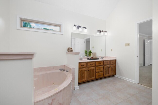 Building Photo - 3075 Stonecrest Cir