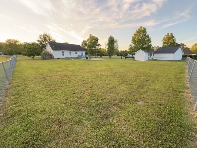 Building Photo - Justice Rd Avail for Rent!