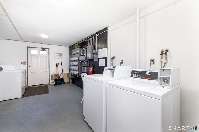 Building Photo - 117 Shadow Ln