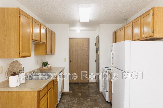 Building Photo - 1515 14th Ave E