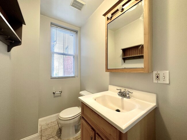 Building Photo - Charming 3 Bedroom/2.5 Bathroom Townhome in Hampden!