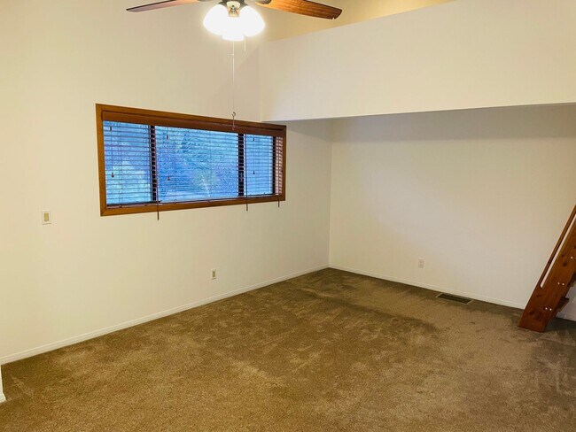 Building Photo - Village of Oak Creek