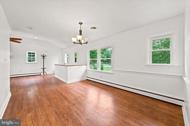 Building Photo - 1058 Glen Hall Rd