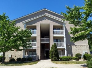 Building Photo - 7108 W Friendly Ave