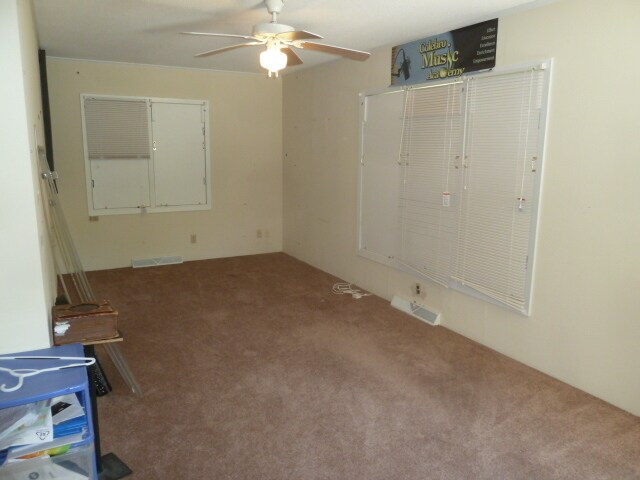 Building Photo - Walk to Campus! Incredible location, amazi...