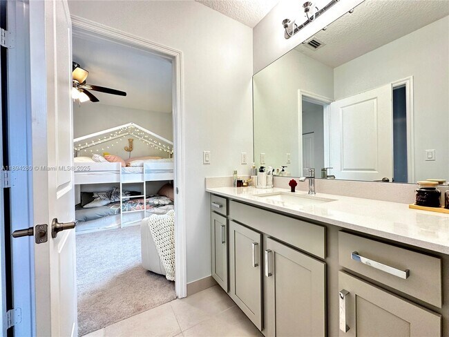Building Photo - 1101 Azul Ct