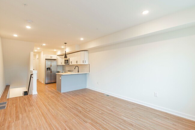 Building Photo - 810 W Norris St