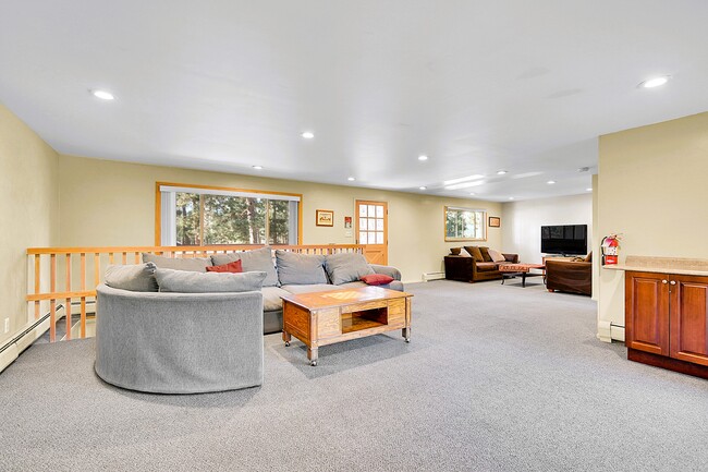 Building Photo - 27927 Circle Dr