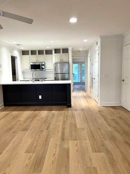 Building Photo - 317 W Taylor St