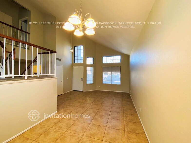Building Photo - 953 E Manor Dr