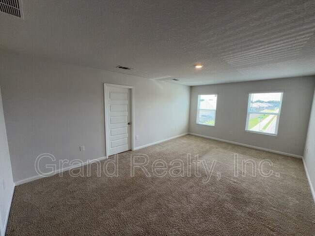 Building Photo - 5431 Peach Dr