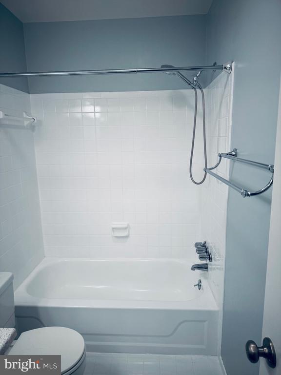 Building Photo - 15839 Millbrook Ln