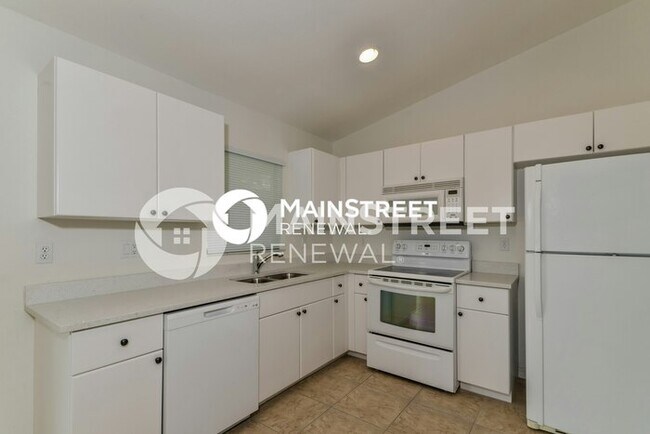 Building Photo - 3 Bedroom Pet-Friendly Home in NORTH PORT,...